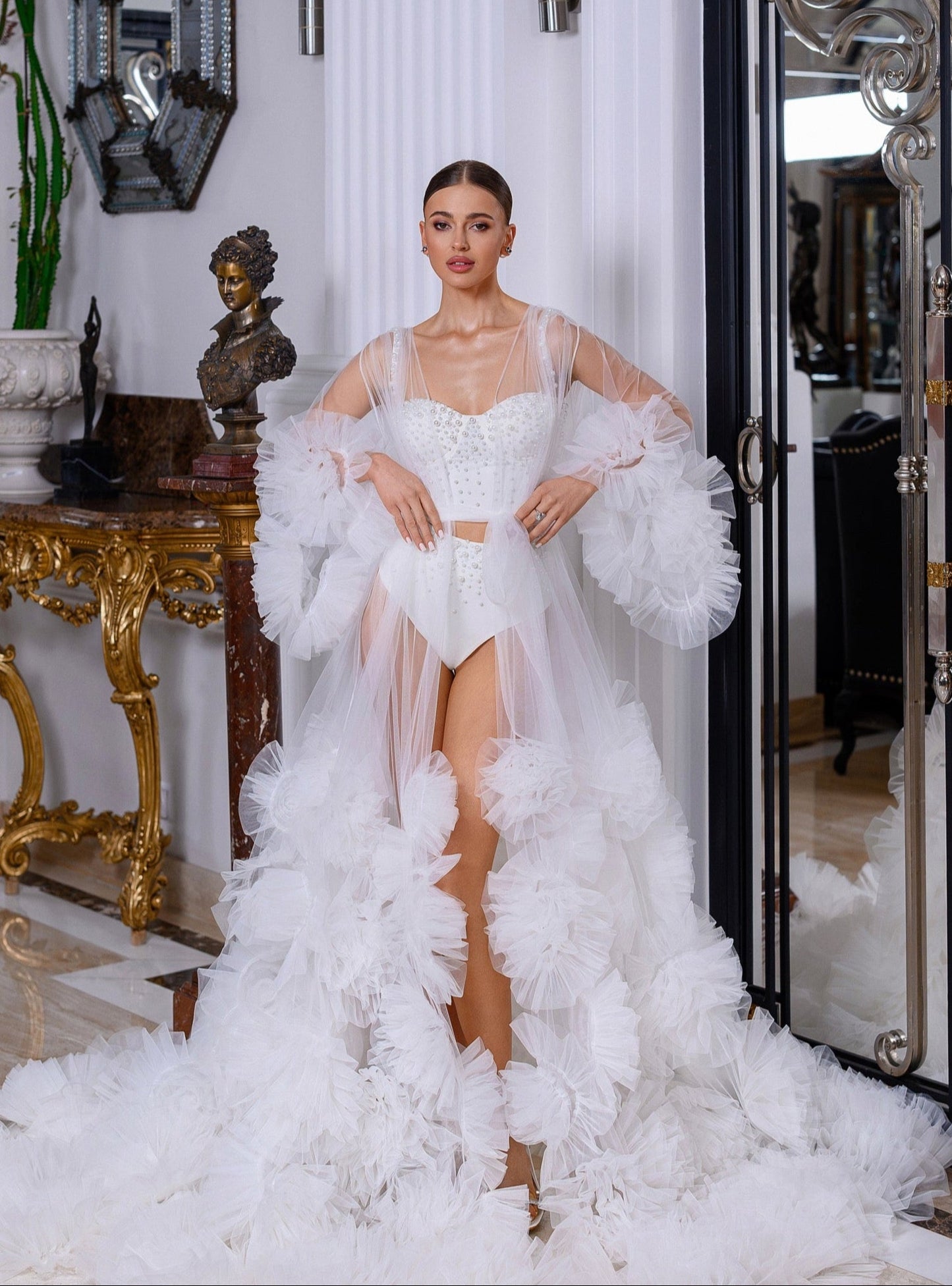 Nola Grey, Bridal Robe Molly, model is wearing size small, model Height with heels - 175cm
Bust - 88cm
Waist - 65cm
Hips - 95cm