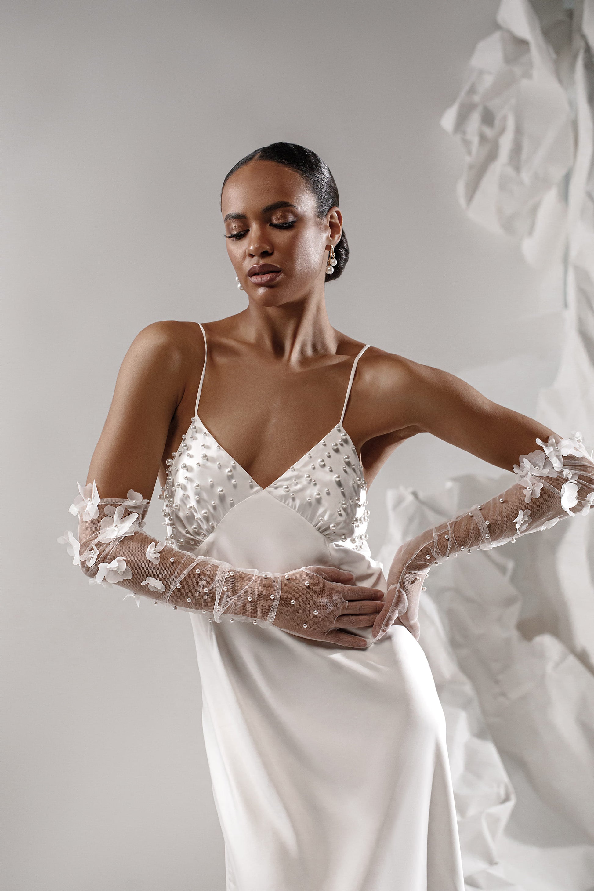 NOLA GREY - BRIDAL GLOVES - DEMI