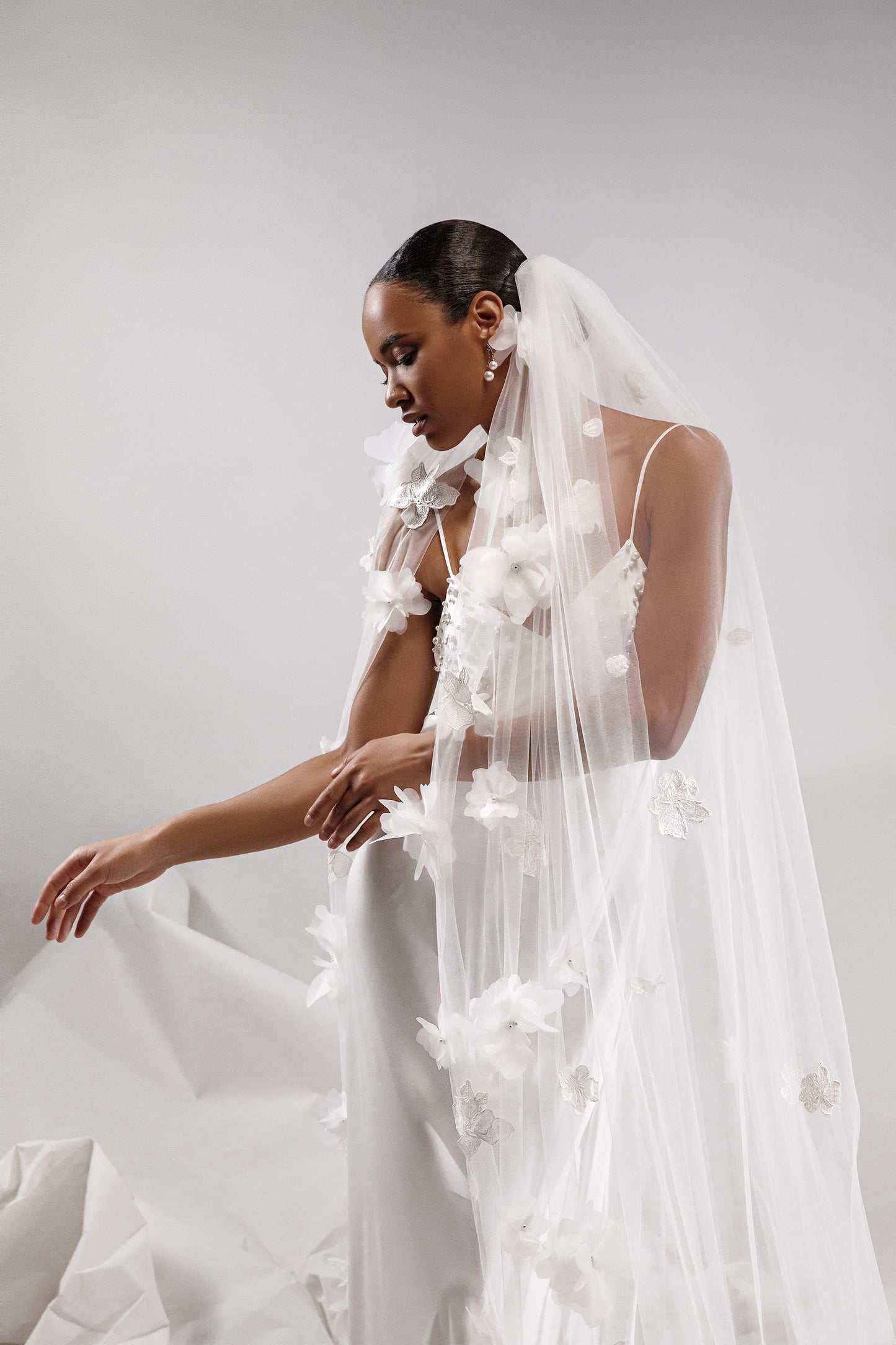 NOLA GREY - VEIL - HOLLIE