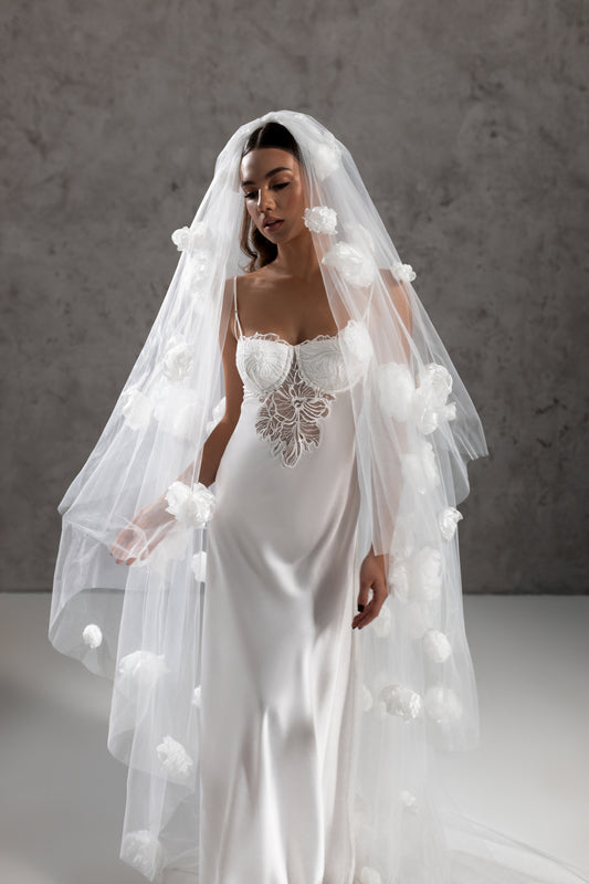 VEIL - MUSE WITH BLUSHER