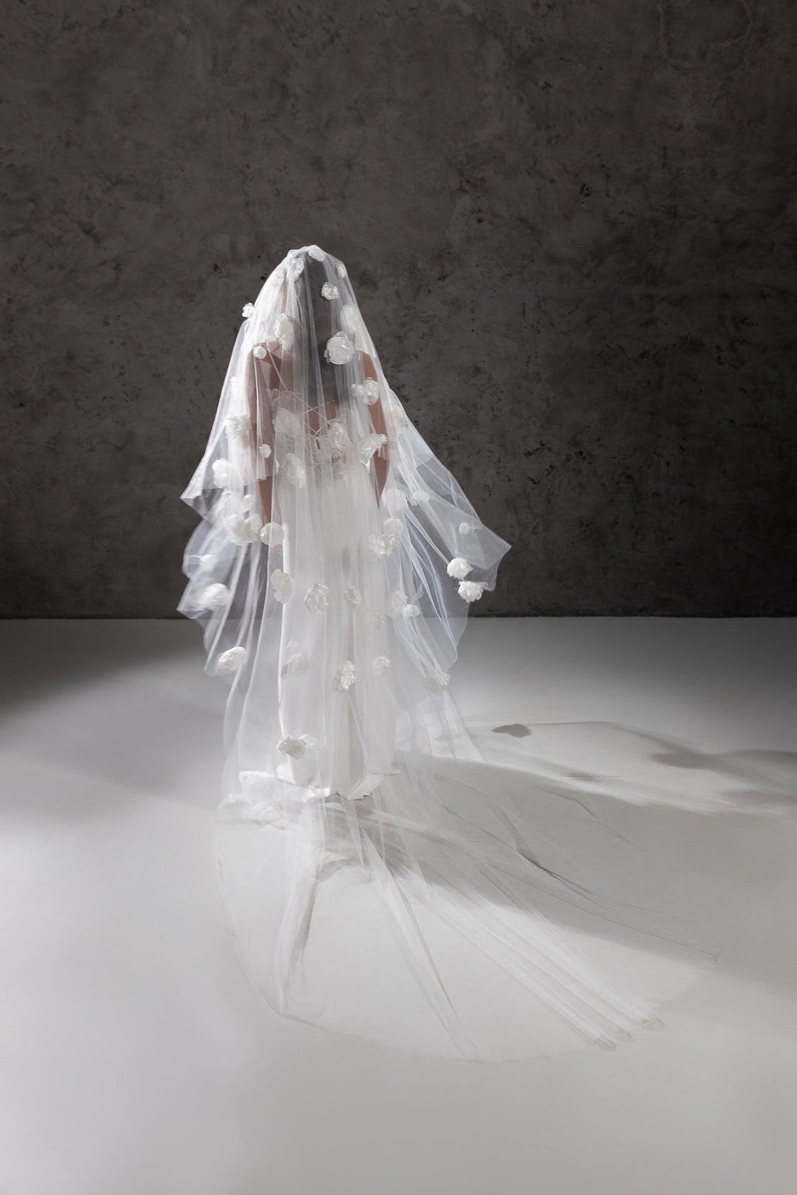 VEIL - MUSE WITH BLUSHER