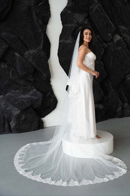 Ivory two-tier wedding veil with delicate lace trim edging